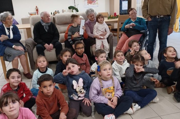 Goûter de Noël avec les résidents de la maison âges et vie