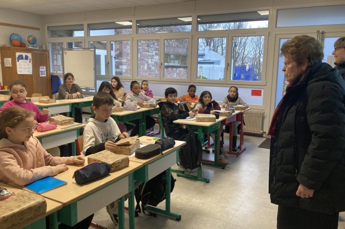 Remise des dictionnaires chez les CM1